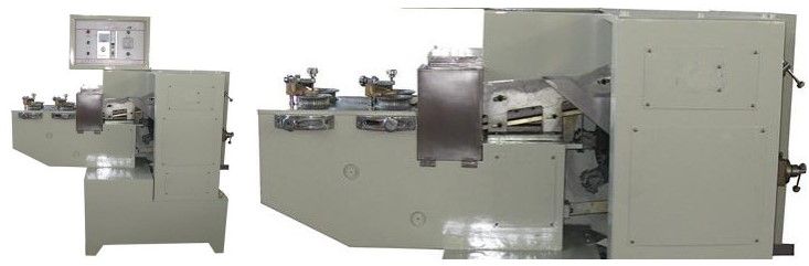 Flat lollipop forming machine